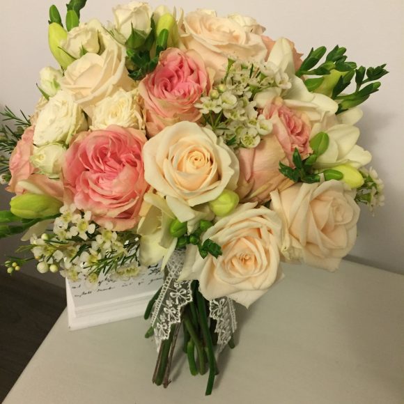 Kalia Flowers - Povesti scrise cu flori - Aranjamente florale nunta - buchete mireasa - lumanari nunta