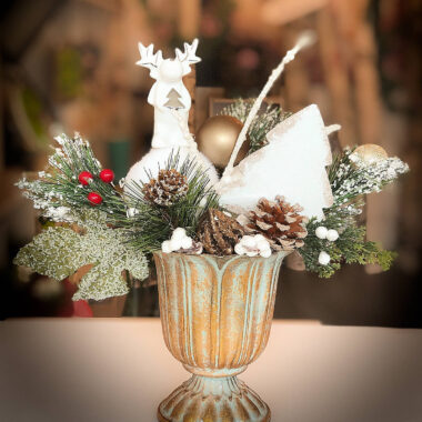 Aranjamente de Craciun - Ren ceramic in vas metalic | Kalia Flowers - Atelier floral Pitesti